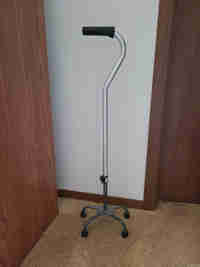 Adjustable 4 footed cane