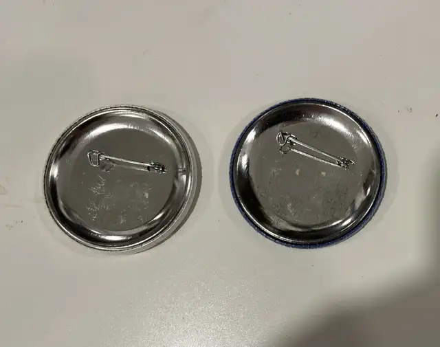 Vintage 1980 NHL Pin Back Buttons   in Arts & Collectibles in City of Toronto - Image 6