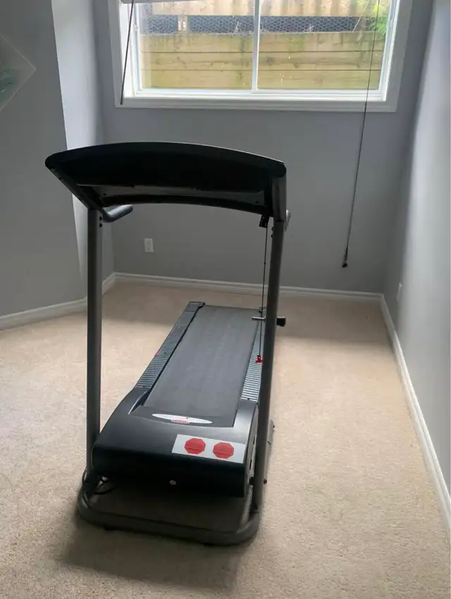 Treadmill in Exercise Equipment in Ottawa - Image 3