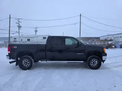 Selling this clean loaded LML, dealer sale, usually would be a wholesale piece but this truck is CLE...