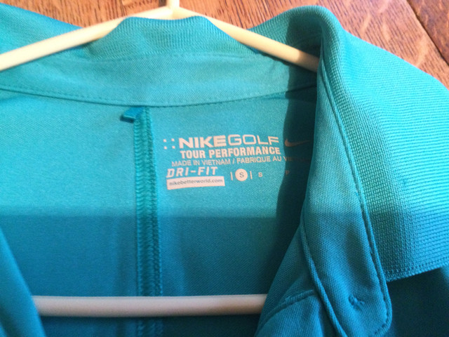 Chandail de golf Nike Dri-Fit small turquoise comme NEUF dans Femmes - Hauts et vêtements d'extérieur  à Laval/Rive Nord - Image 3