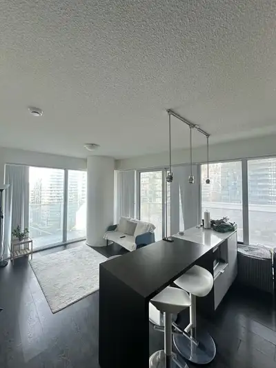 Downtown Apartment Room for Rent w/ private WR (Female onl