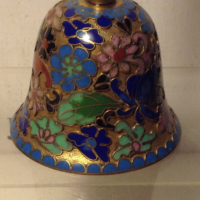 Vtg CHINESE CLOISONNE ENAMEL & GILT HANDLED BELL in Arts & Collectibles in Vancouver - Image 2