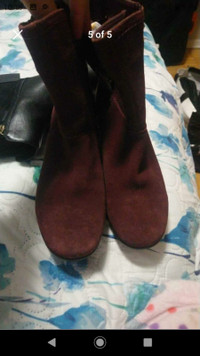 Women dark red winter snow boots size 9