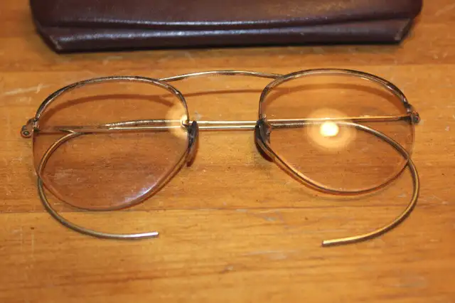 Pair of Old Spectacles In Case in Arts & Collectibles in London - Image 4