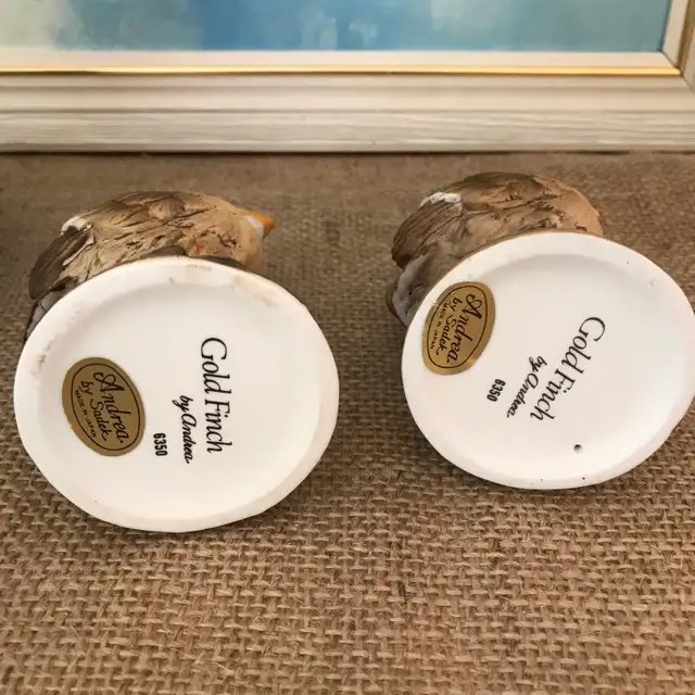 Pair of Baby Gold Finch Figurines by Andrea by Sadek  in Home Décor & Accents in Ottawa - Image 6