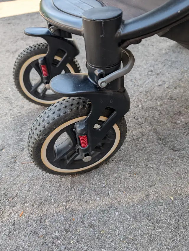 Stroller in Strollers, Carriers & Car Seats in Brantford - Image 5