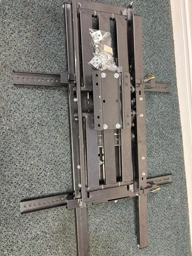 Heavy-Duty TV Wall Mount for Large TVs – Very Solid in Video & TV Accessories in Ottawa - Image 3