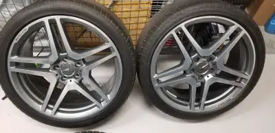 These are super rare OEM 20” forged wheels. Fitment: W221 S63 / S65 AMG C216 CL63 / CL65 AMG Coupe a...