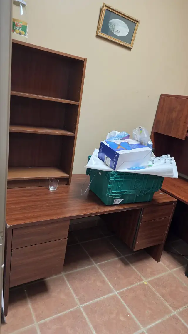 Office Equipment in Desks in Mississauga / Peel Region - Image 11