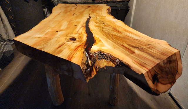 Maple live edge coffee table  in Coffee Tables in Regina - Image 3