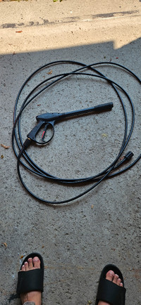 Pressure washer gun with hose