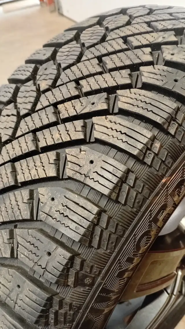 Snow tires on 17 inch alloy rims in Tires & Rims in Guelph - Image 4