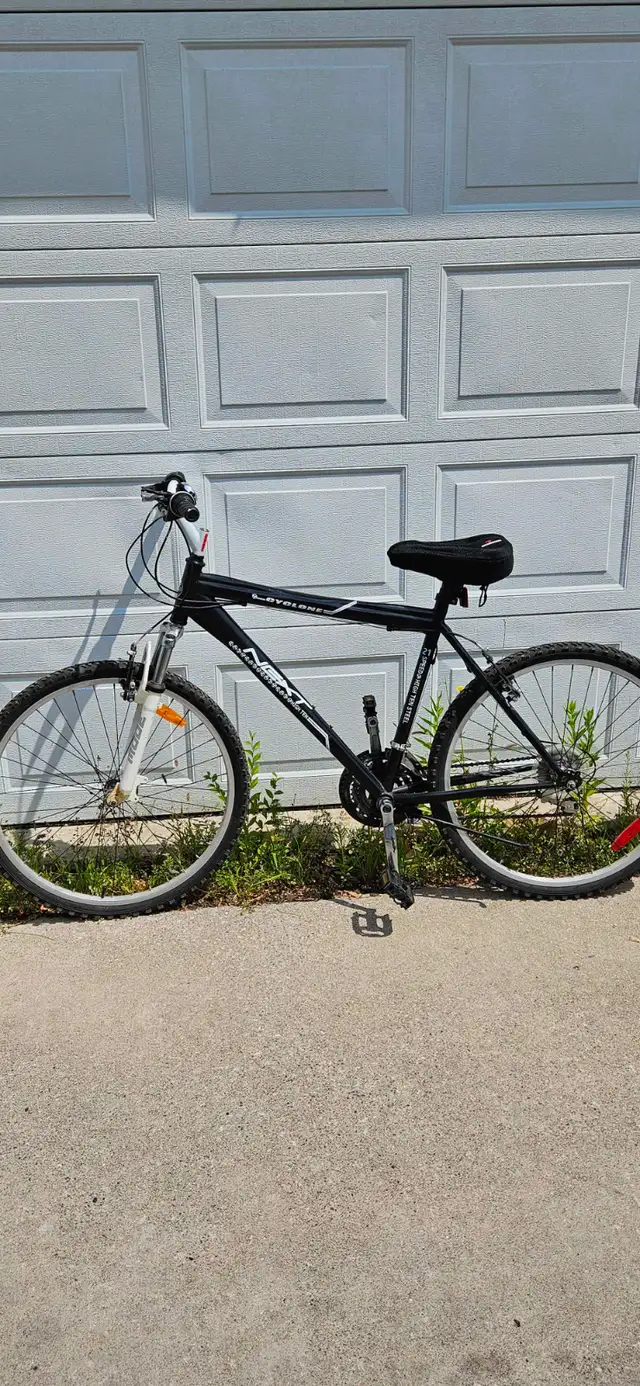 Black & White and Green Bicycles in Other in City of Toronto - Image 3