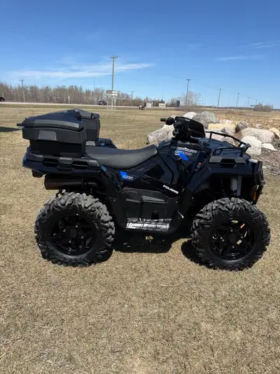 ***only 375 kms*** Private sale. - EPS Power Steering - alloy wheels - Polaris winch - Polaris stora...