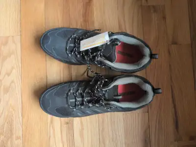 These are Wolverine W59401 size 13EW work boots, designed for durability and comfort on the job. The...