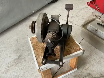 Antique kick start model 92 long base Maytag gas engine has good compression good spark plus spare e...