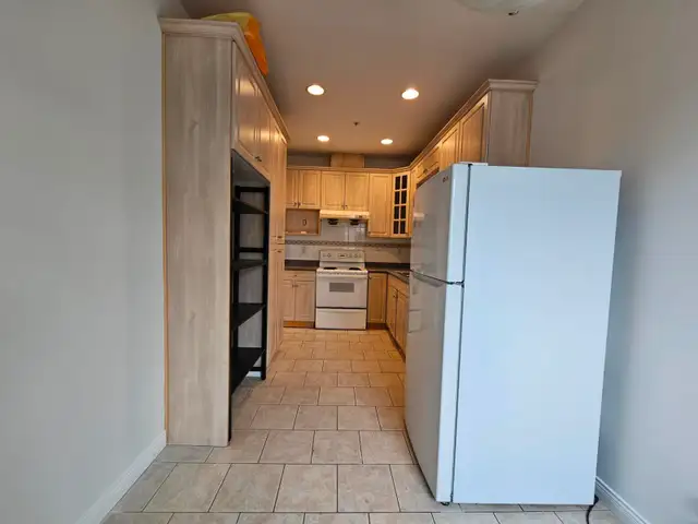 Vancouver 3 Bedrooms House Up for rent! Double Garage Included! in Long Term Rentals in Vancouver - Image 9