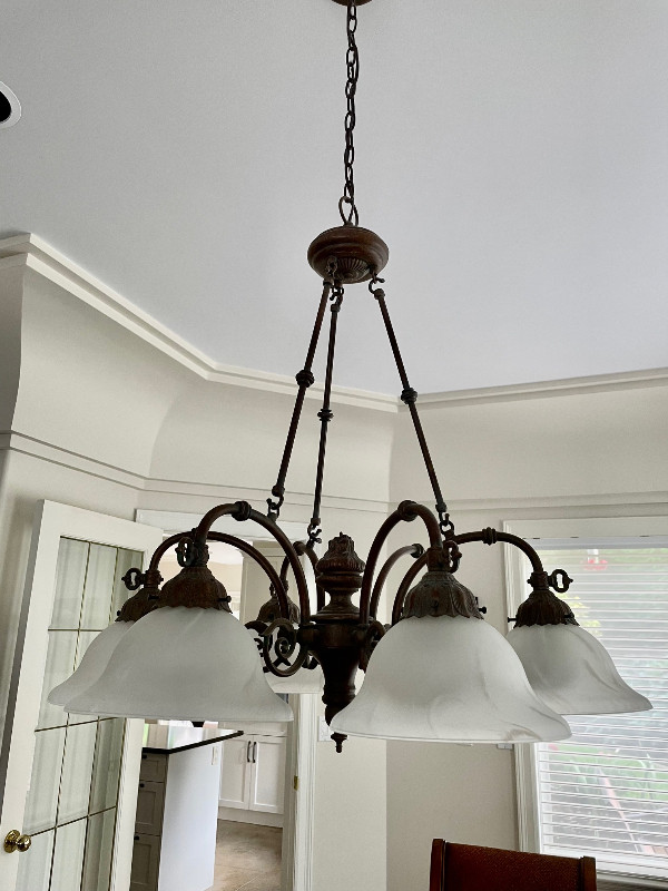 Dining Room Chandelier in Home Décor & Accents in Delta/Surrey/Langley - Image 3