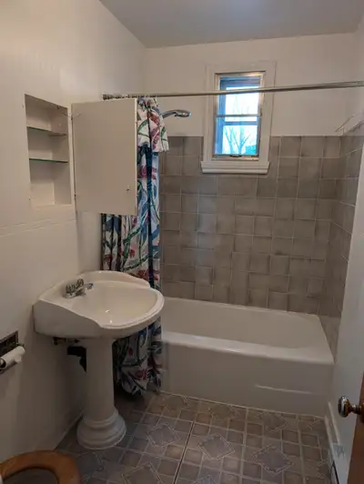 TRÈS BEAU et TRÈS PROPRE LOGEMENT À LOUER 5.5 - 5 1/2 APARTMENT FOR RENT a MONTREAL VERY BIG, NICE A...