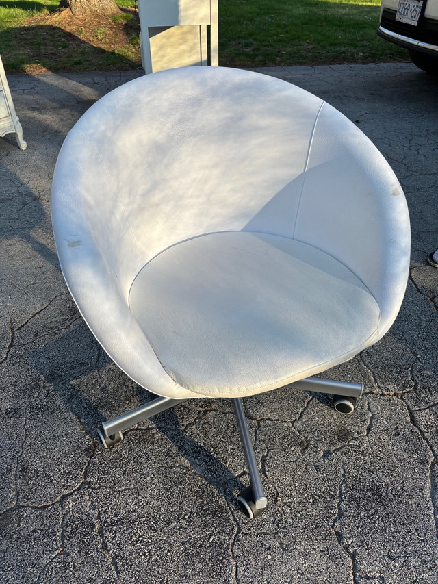 IKEA swivel chair  in Chairs & Recliners in Oakville / Halton Region - Image 2