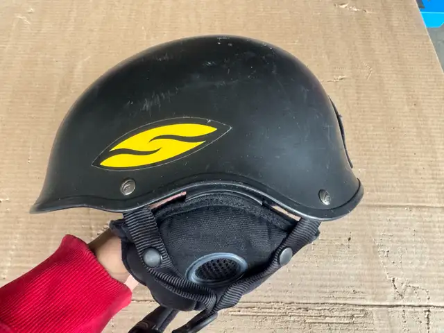 Skiing/snowboard helmet for Sale in Snowboard in Calgary - Image 8