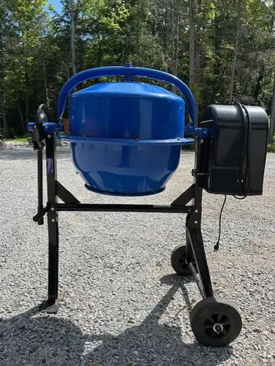 This portable cement mixer handles plaster, stucco, mortar, and concrete. Good for small to medium s...