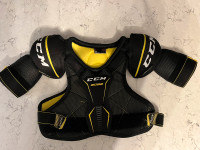 CCM 3052 & Reebok Shoulder pads - Junior Small 