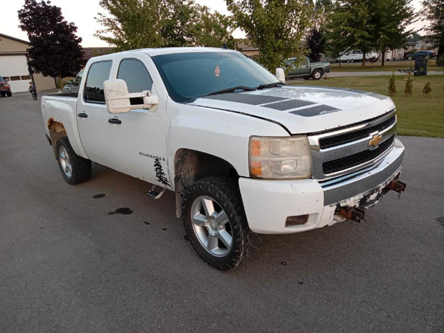2008 Chevrolet silverado  in Cars & Trucks in London - Image 2