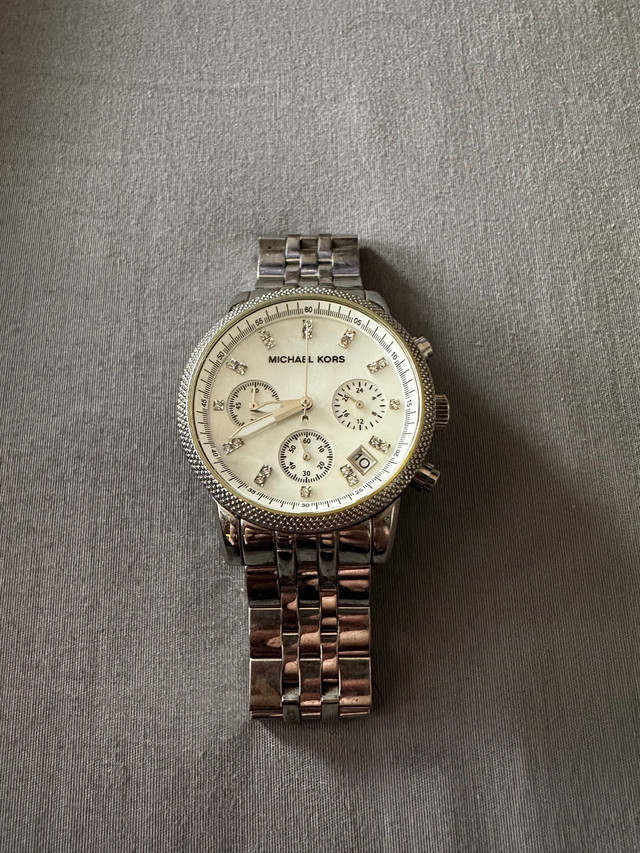 MICHAEL KORS CHRONOGRAPH WATCH in Jewellery & Watches in Markham / York Region - Image 2