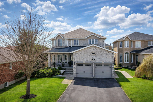 Luxurious Pool & Hot Tub Estate in Premium South Barrie— Welcome to your dream home that is almost 2...