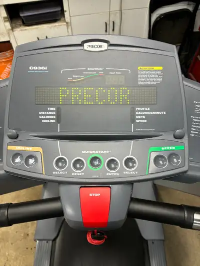Precor C936i Commercial treadmill 0-15% incline 0-18 km/h Hr monitor Preset programs 308hrs 1537km E...