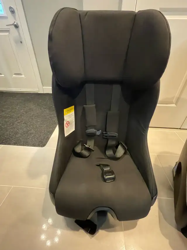 Clek Foonf Convertible Car Seat- Excellent Condition! in Strollers, Carriers & Car Seats in Edmonton - Image 5