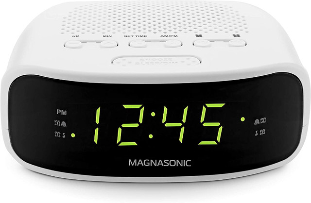Magnasonic Digital AM/FM Clock Radio with Battery Backup in General Electronics in Burnaby/New Westminster - Image 2