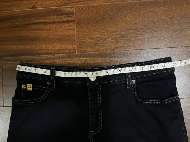 Second Yoga women’s size 30 skinny jeans, dark indigo wash in Women's - Bottoms in Oshawa / Durham Region - Image 4