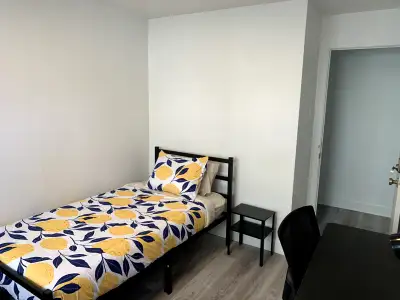 English below Chambre meublée à louer – Côte-des-Neiges (près du métro) Chambre 1: $700 Chambre 2: $...