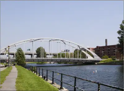 5 1/2 Chambres Lumineux & Rénové – À 5 min du Canal Lachine !