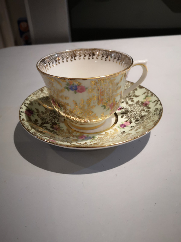 Colcolough China Cup and Saucer in Arts & Collectibles in Kitchener / Waterloo