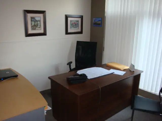 2 locaux commerciaux (bureaux) au centre-ville de Jonquière in Commercial & Office Space for Rent in Saguenay - Image 8