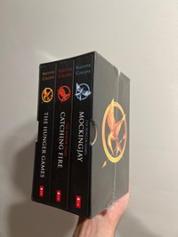 Hunger Games Trilogy Book Box Set SEALED