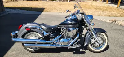 Selling a 2009 Suzuki Boulevard C50T complete with factory accessories. VL800 805cc bike is 100% sto...