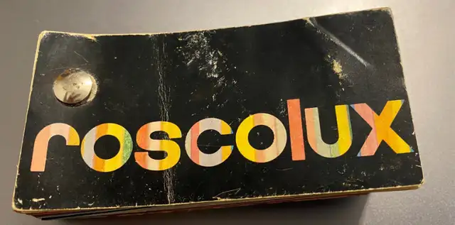 Roscolux lighting filter swatch book in Cameras & Camcorders in City of Montréal - Image 2