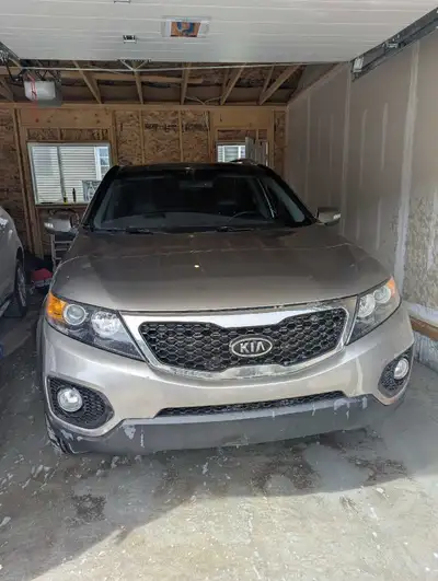 2011 Kia Sorento – 240,000 km Well maintained and in good condition. Runs and drives well, doesn’t n...