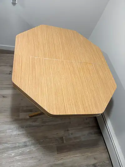 Modern Extendable Dining Table – Wood Finish – Excellent Conditi, View more
