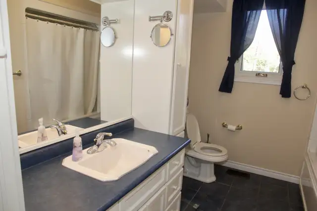 3 Lakeshore Lane, Tiverton. in Houses for Sale in Owen Sound - Image 10