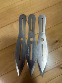 Throwing knives 