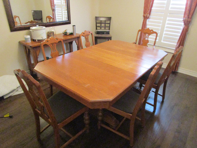 160+ year old Solid Oak Dining Room Set in Dining Tables & Sets in St. Catharines - Image 4