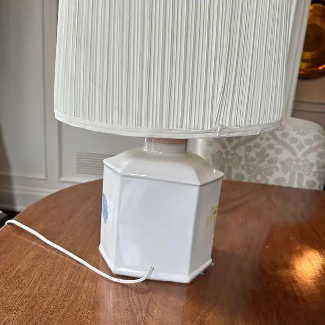 Vintage table lamp in Indoor Lighting & Fans in City of Toronto - Image 5