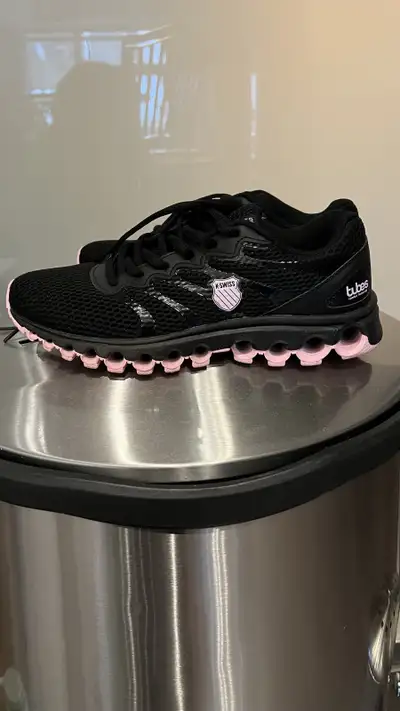 K-Swiss tubes running shoes, View more