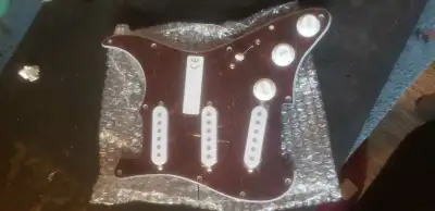 ☆Strat Pickguard Prewired SSS, Dropin Ready, View more